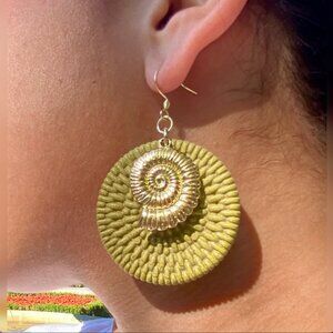🌴 Caracola Earrings – Trópica Collection